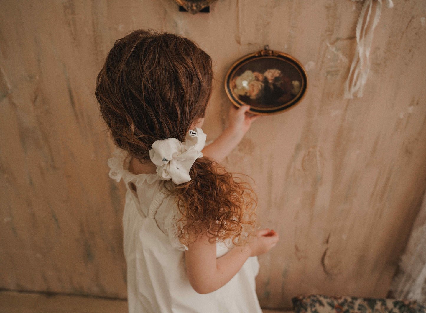 SS24 WHITE SCRUNCHIE SATIN/CHIFFON