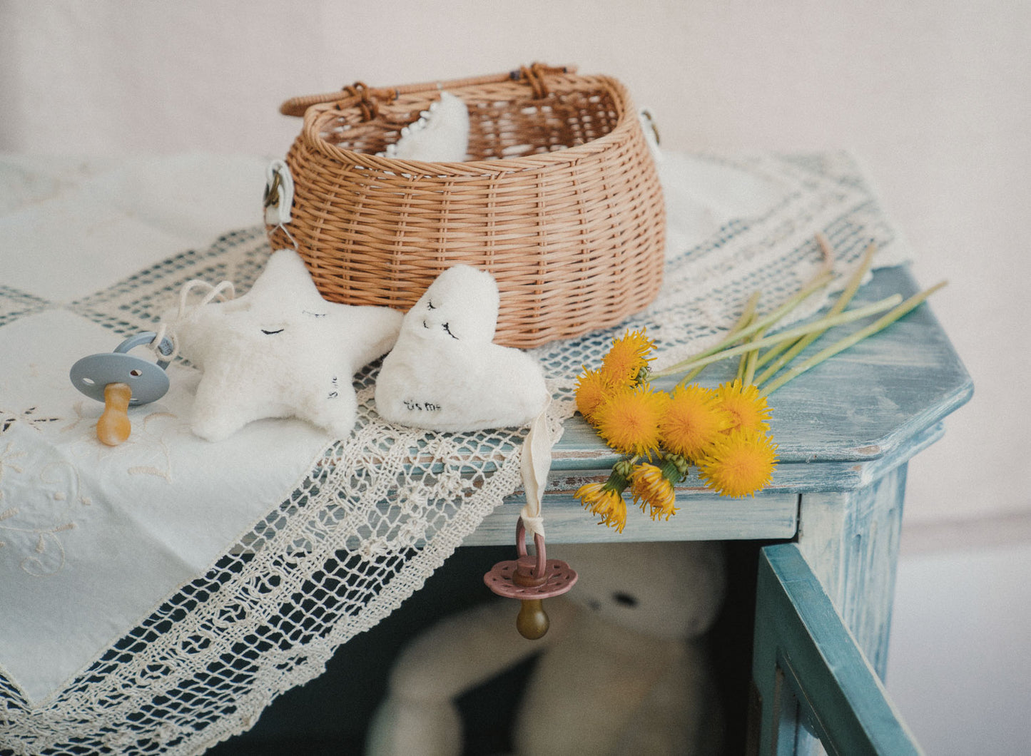 Paci Rattle Holder (Heart, Cream)