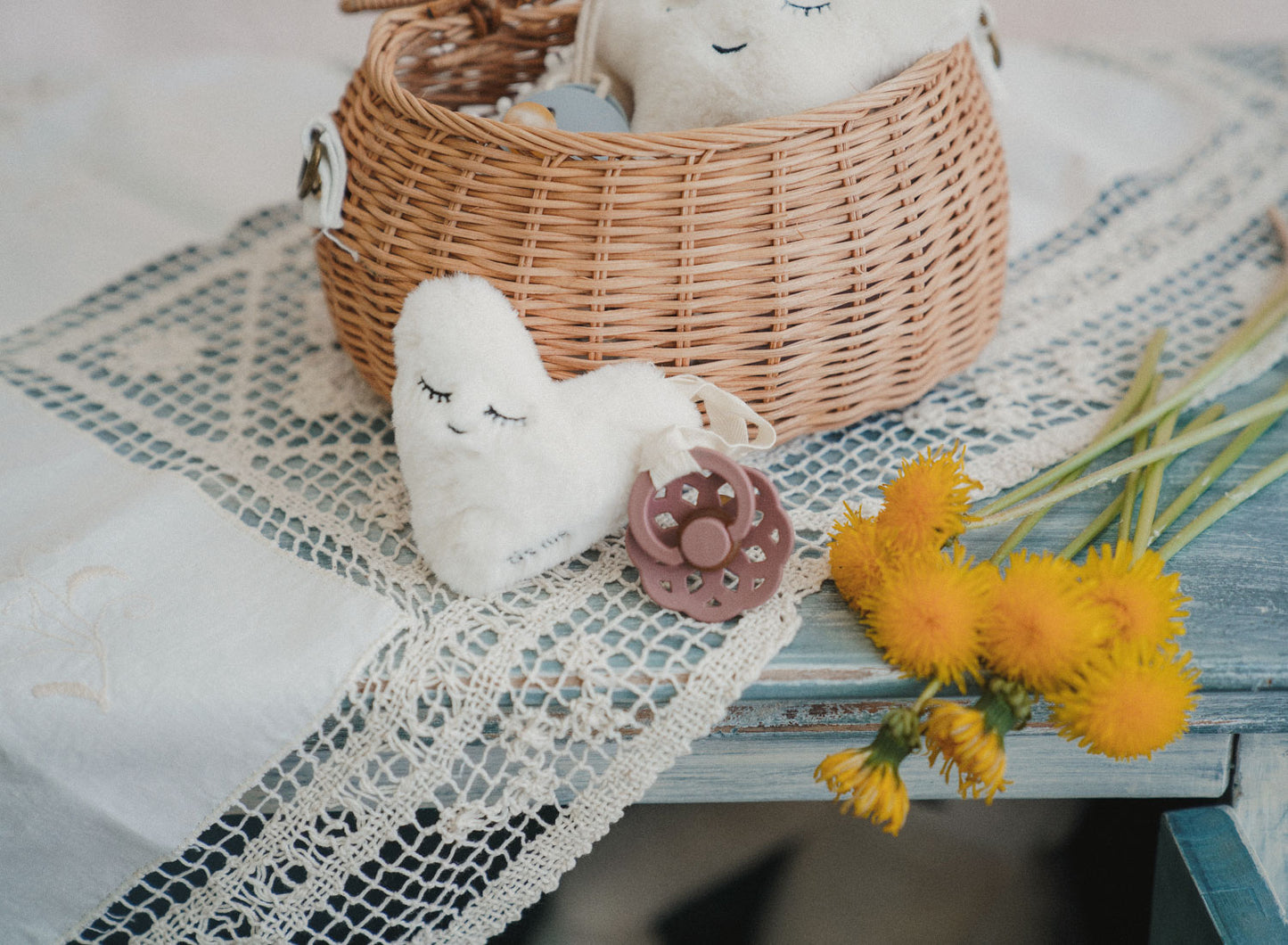 Paci Rattle Holder (Heart, Cream)