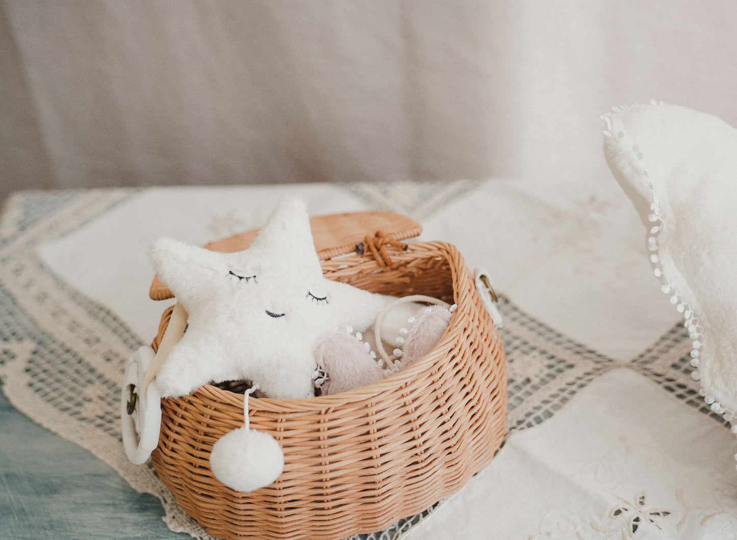 Lullaby Pull String Toy (Star, Cream)