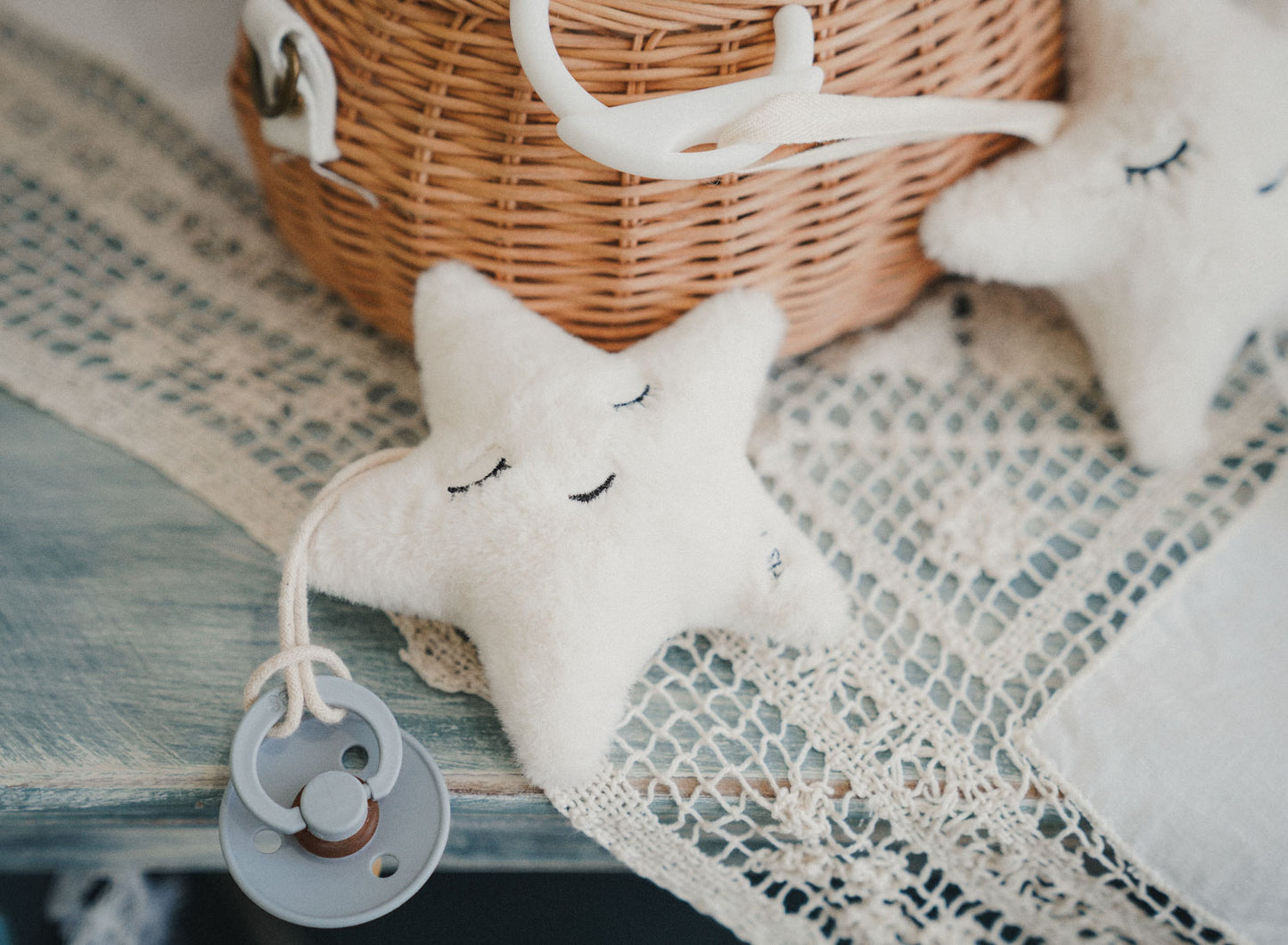 Paci Rattle Holder (Star, Cream)