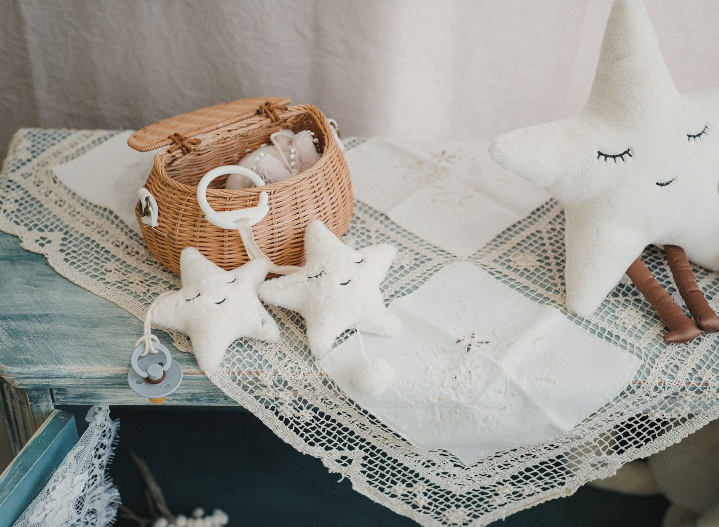 Paci Rattle Holder (Star, Cream)