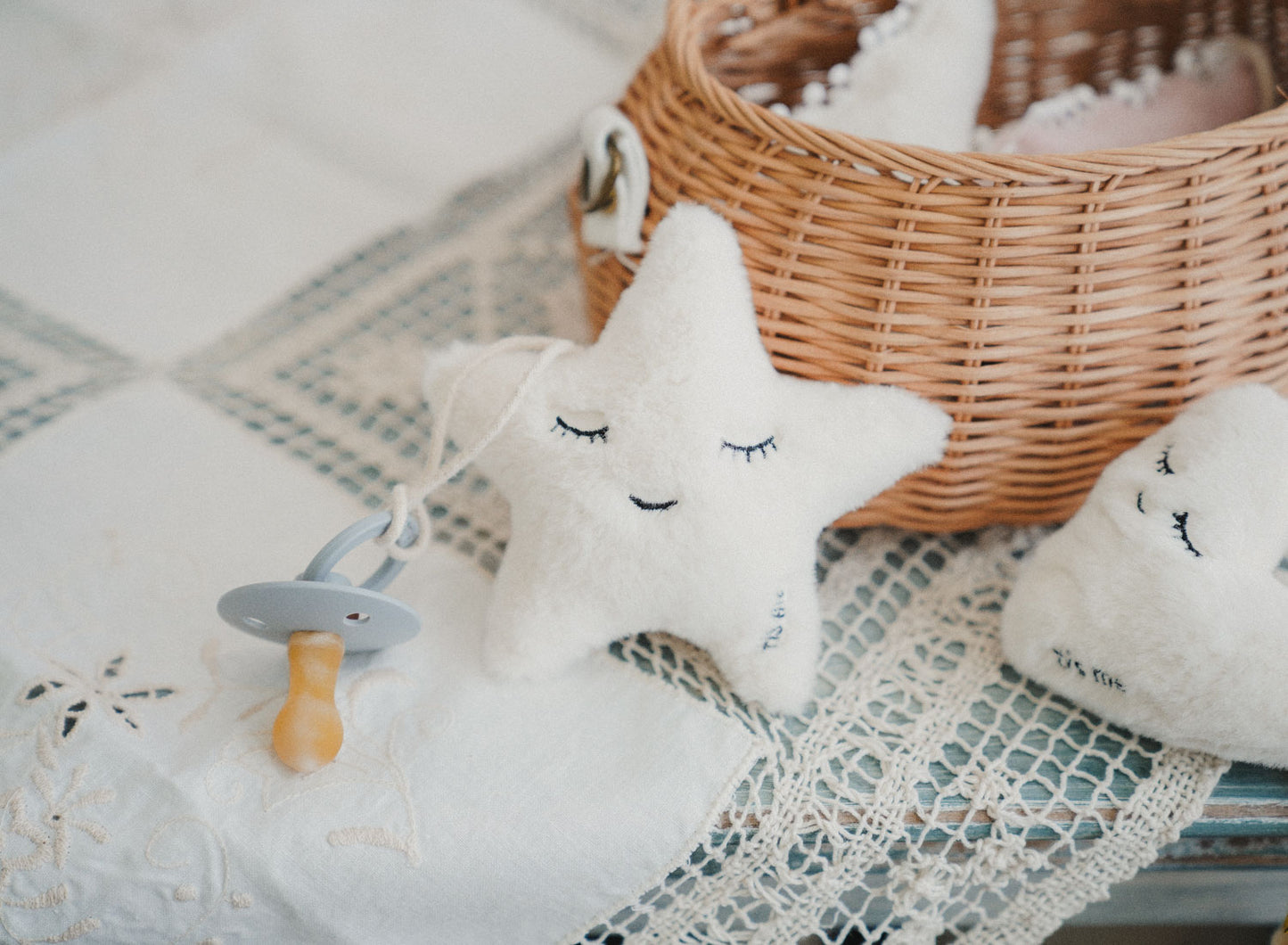 Paci Rattle Holder (Star, Cream)